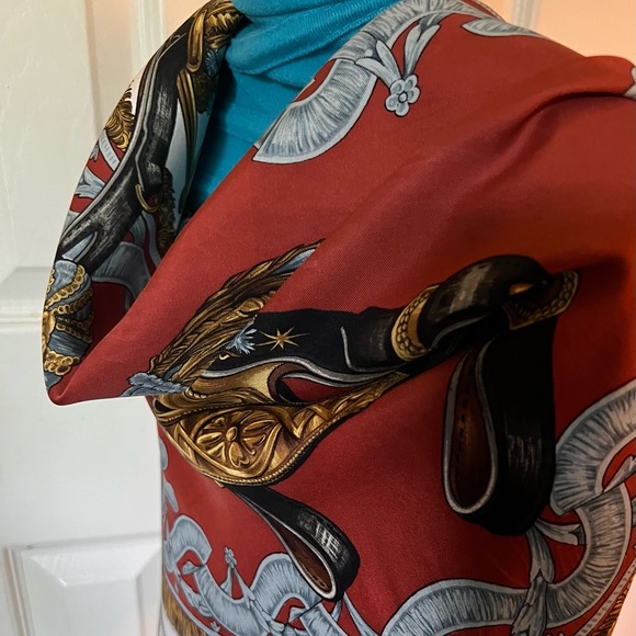 Hermes ‘Bride de Cour’ Scarf. 100% Silk. Made in France. Hand Rolled edges. - Picture 11 of 15
